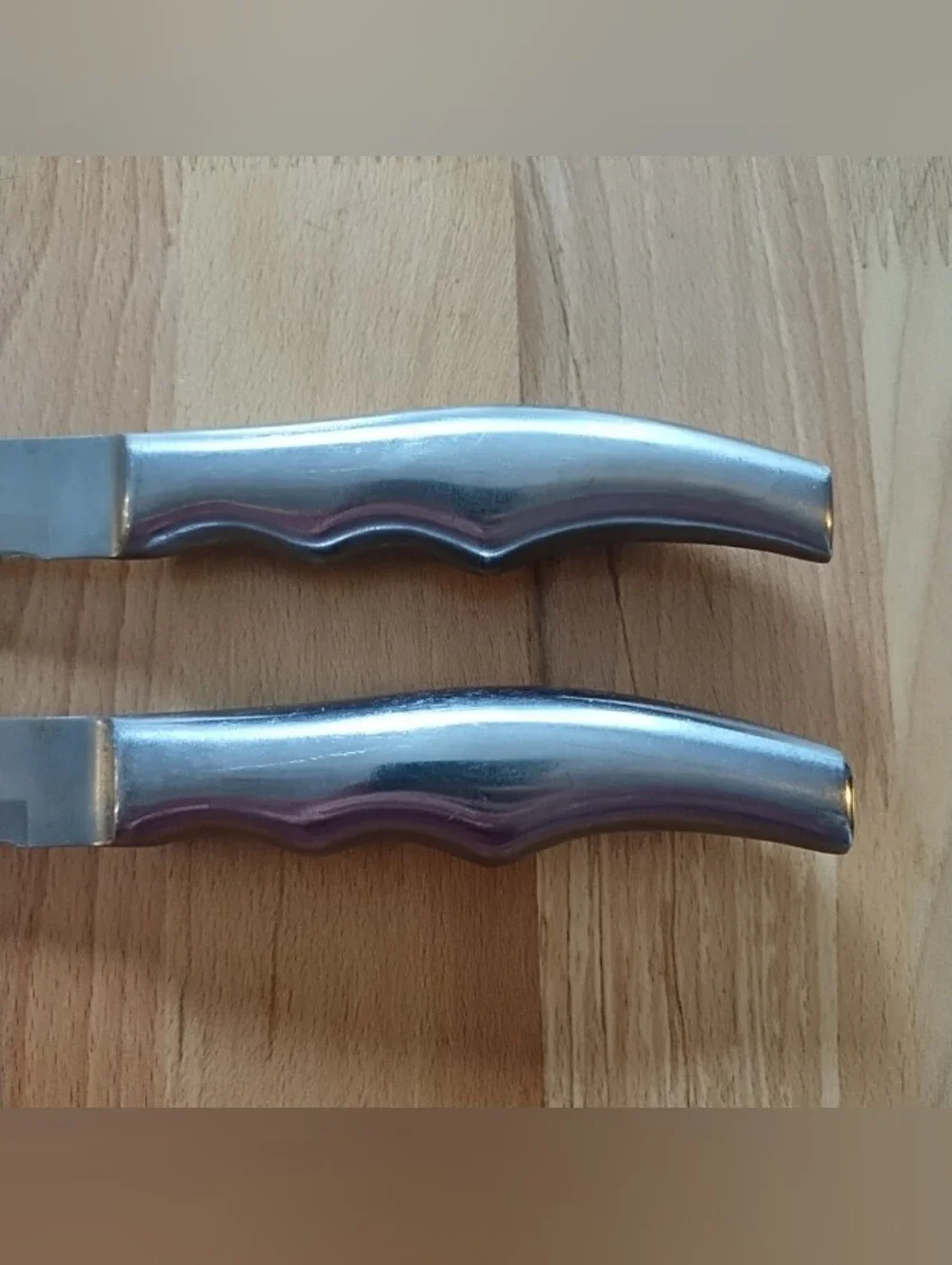 Forever Sharp Server Knife Pair (2) Surgical Stainless Steel Tip Serrated Slicer